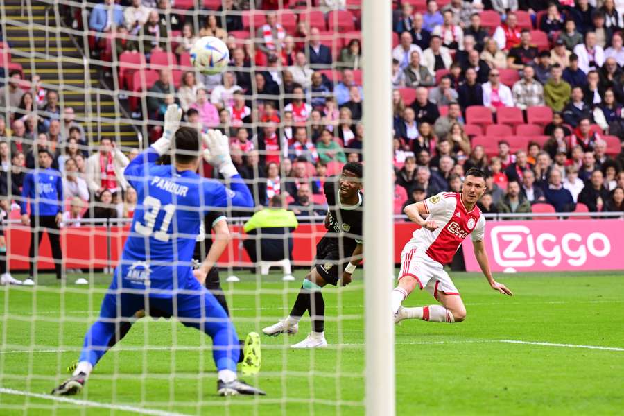 Steven Berghuis had met twee doelpunten en twee assists een belangrijk aandeel