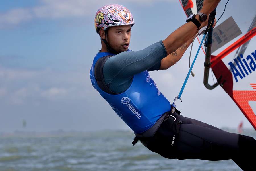 Kiran Badloe in actie tijdens zijn iQFOil men race op de Allianz Regatta in 2023