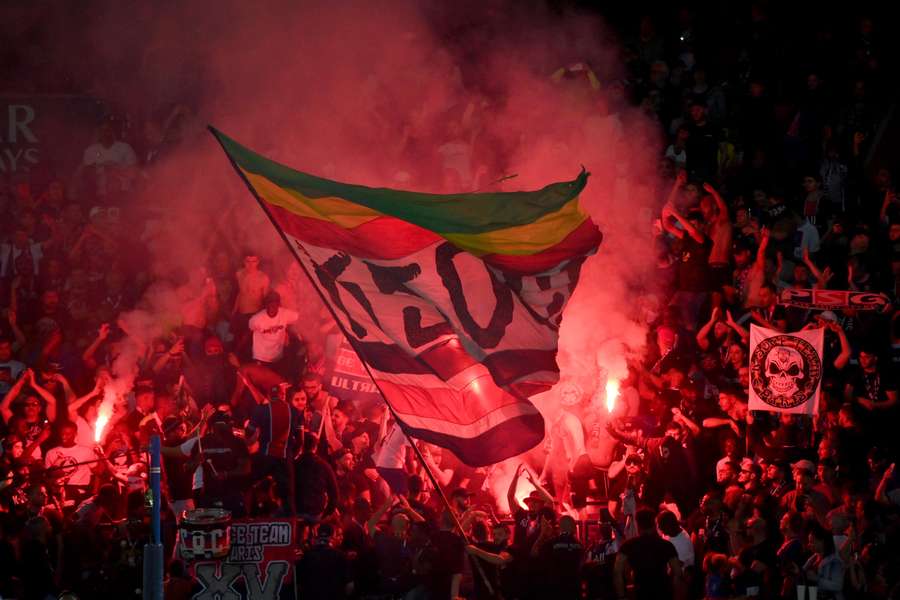 PSG supporters light flares