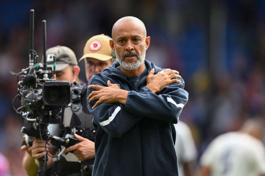 Comando do Nottingham Forest vai continuar (pelo menos por enquanto) com Nuno Espírito Santo