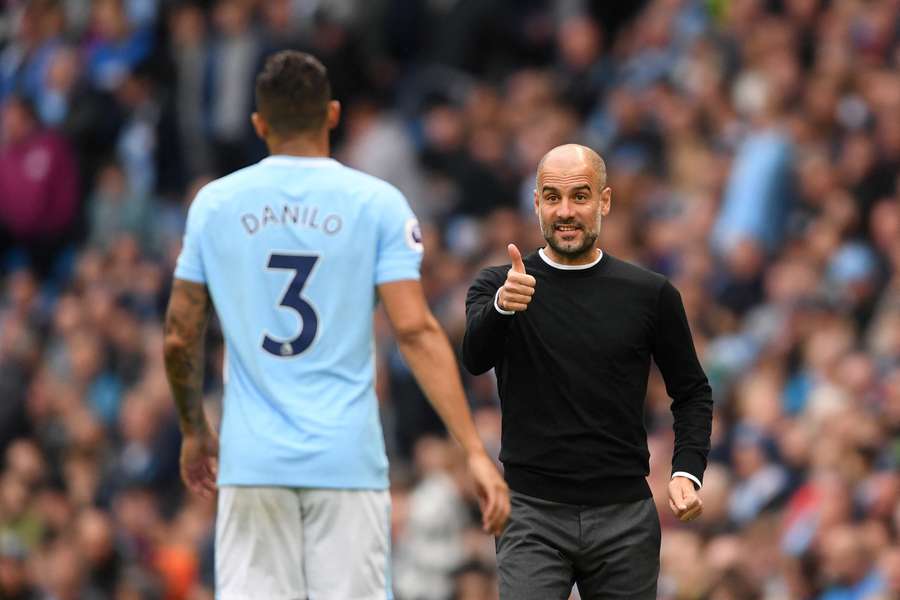 Danilo elogia Guardiola pelo que aprendeu no City 