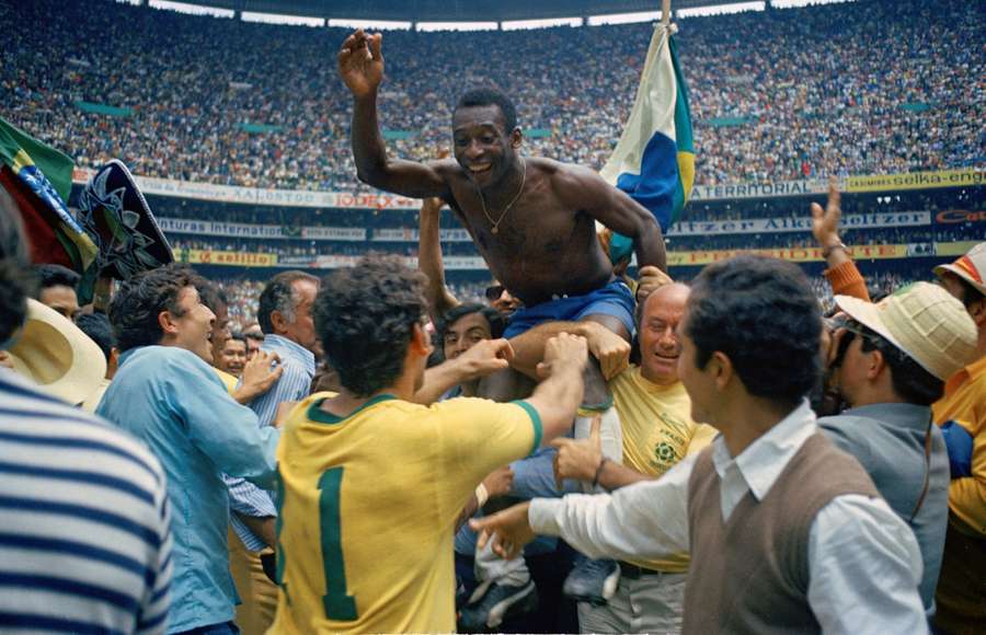 Brazil's Pelé is hoisted on the shoulders of his teammates after beating Italy in the 1970 World Cup final at the Azteca stadium Brazil's Pelé is hoisted on the shoulders of his teammates after beating Italy in the 1970 World Cup final at the Azteca stadium