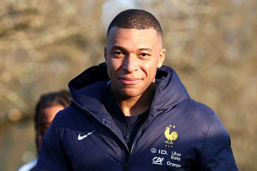 Mbappé voltou a ser chamado por Deschamps, que vai se despedir da França após a Copa