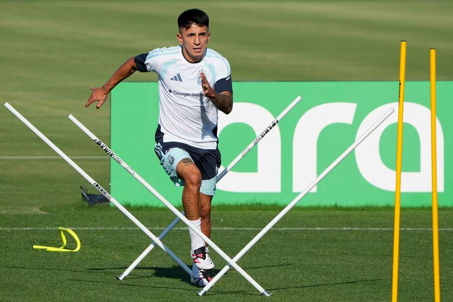 Almada, en un entrenamiento de Argentina Almada, en un entrenamiento de Argentina
