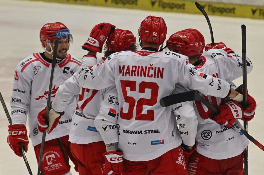 Třinec potrebuje na postup do finále už iba jednu výhru.