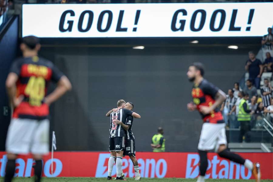 Arana celebra gol que garantiu a vitória do Galo