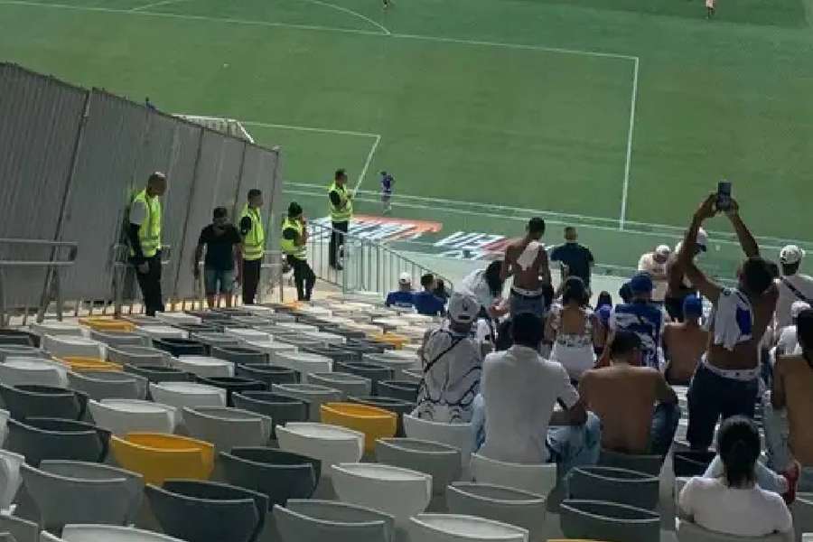 Torcida do Cruzeiro relatou dificuldades no primeiro clássico na Arena MRV