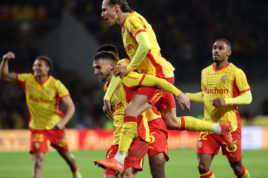 Lens continua a surpreender na Ligue 1