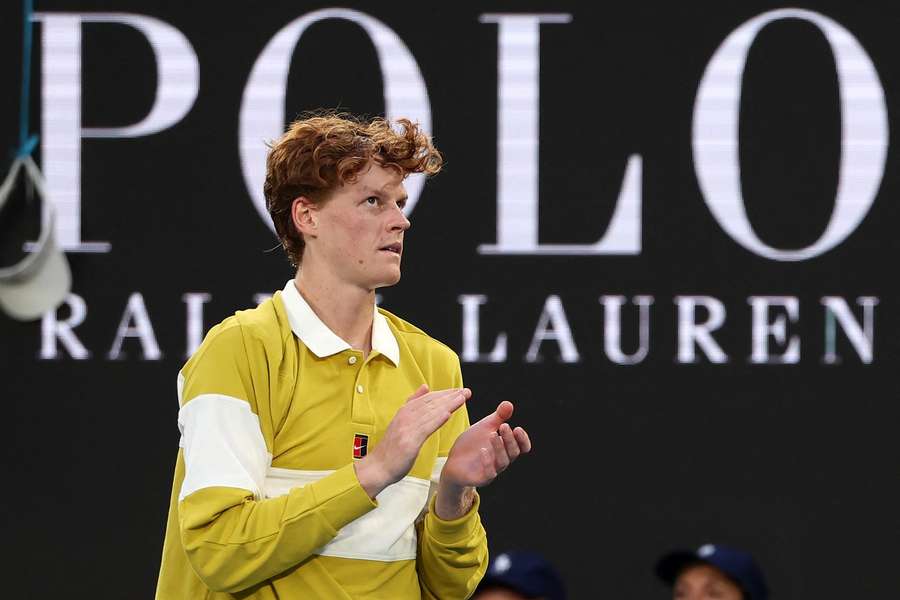 Broniący tytułu Sinner w 2. rundzie Australian Open