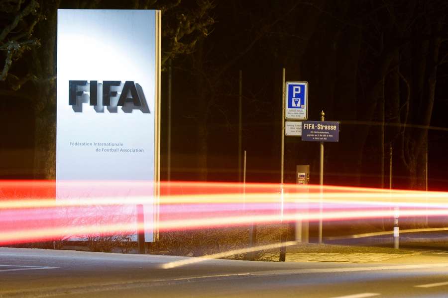 A UEFA e a FIFA sofreram um rude golpe.