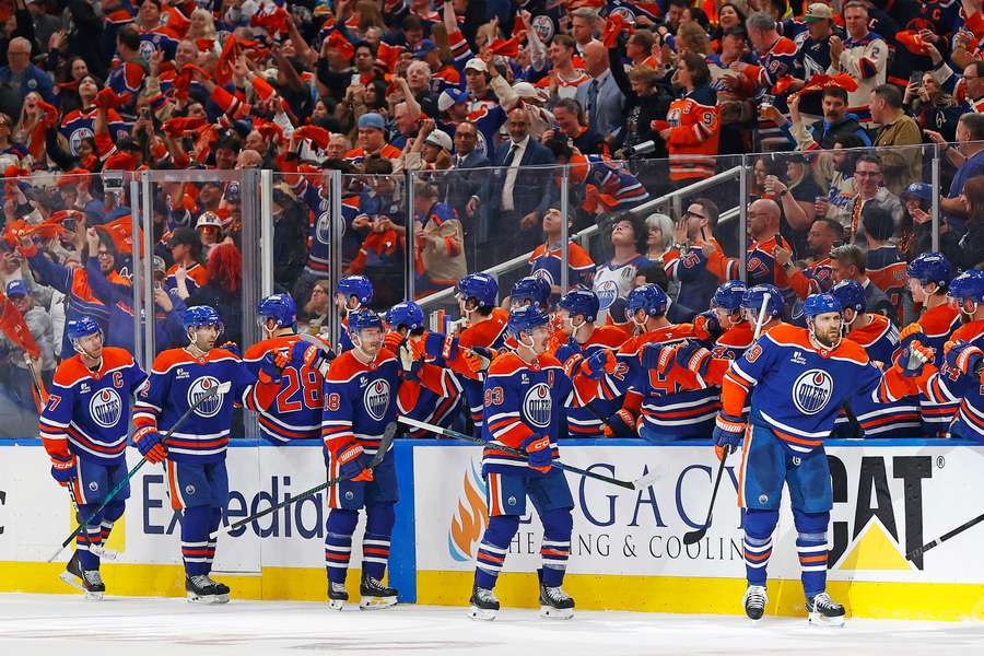 Bruins i Oilers pozostają w grze o Puchar Stanleya
