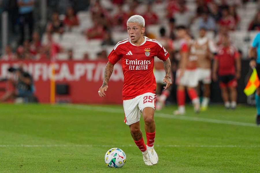 Tendo assinado 3 golos e uma assistência, Gianluca Prestianni tem sido um dos destaques da temporada benfiquista Tendo assinado 3 golos e uma assistência, Gianluca Prestianni tem sido um dos destaques da temporada benfiquista