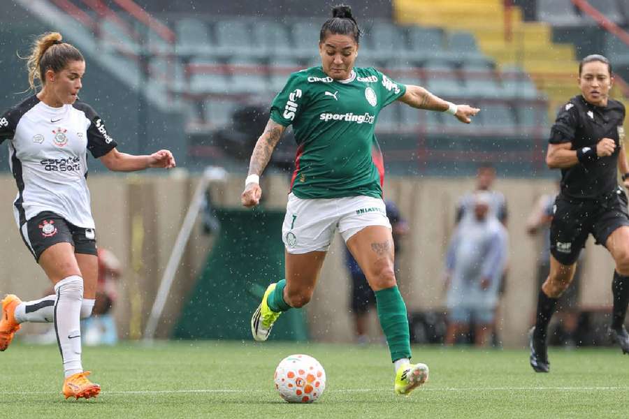 Palmeiras e Corinthians brigam pela liderança do Brasileirão