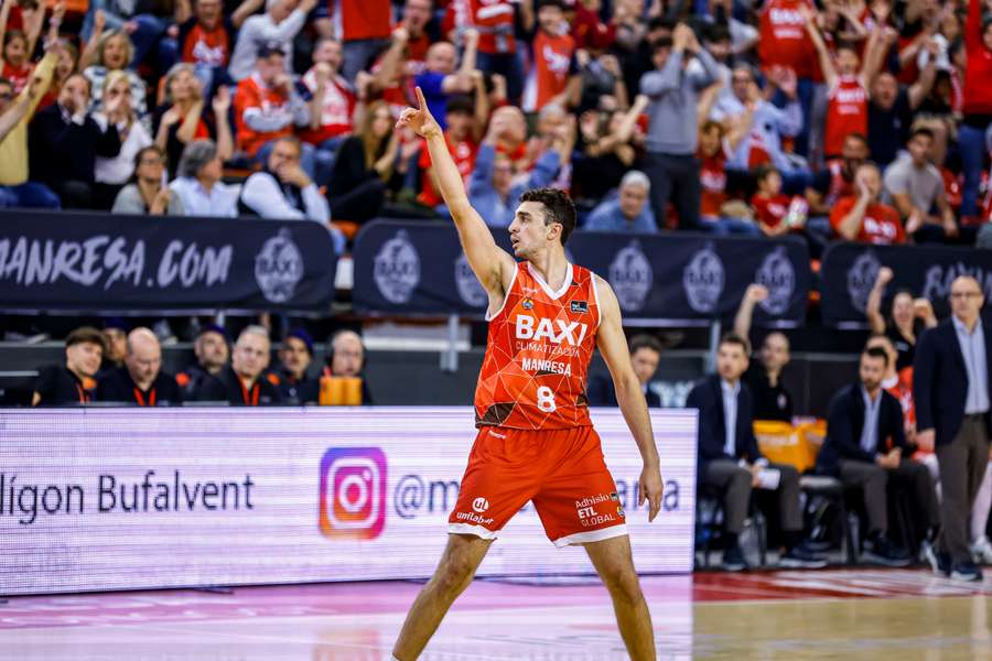 Álex Reyes deja el Manresa tras pagar su cláusula de rescisión Álex Reyes deja el Manresa tras pagar su cláusula de rescisión