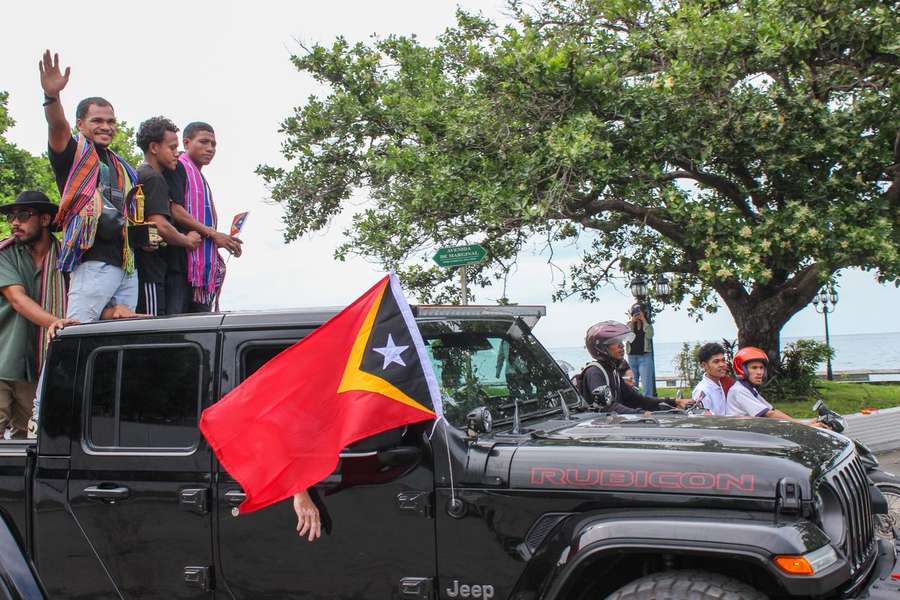 Os pugilistas Délio Anzaqeci e Daniel Belo à chegada de Bali Os pugilistas Délio Anzaqeci e Daniel Belo à chegada de Bali