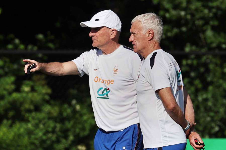 Entraînement pour les remplaçants français, dirigé par Deschamps