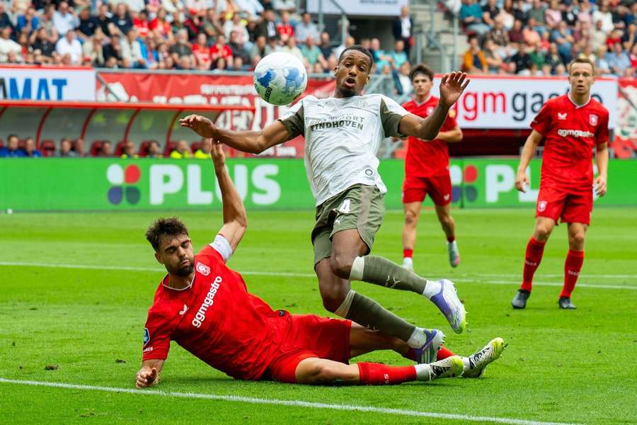 FC Twente's Robin Propper tackles Alassane Plea in the Eredivisie match between FC Twente and PSV FC Twente's Robin Propper tackles Alassane Plea in the Eredivisie match between FC Twente and PSV