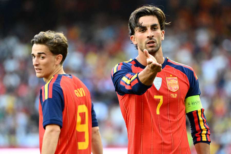 Ferran Torres e Gavi em amistoso contra o Iraque.