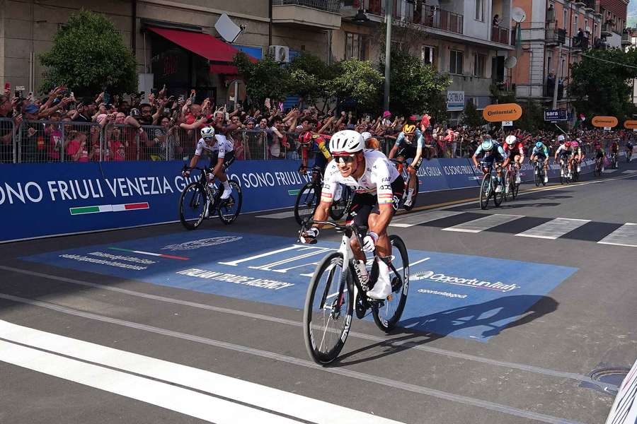 Ekwadorczyk Narvaez wygrał 4. etap Giro d'Italia, Włoch Ciccone liderem
