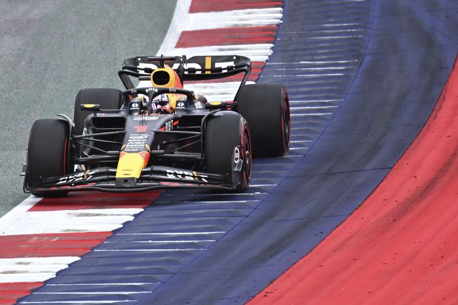 Verstappen bleef op de Red Bull Ring de twee Ferrari's voor