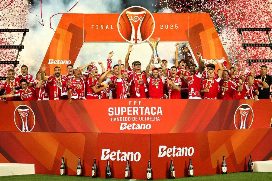 Benfcia celebra conquista da Supertaça