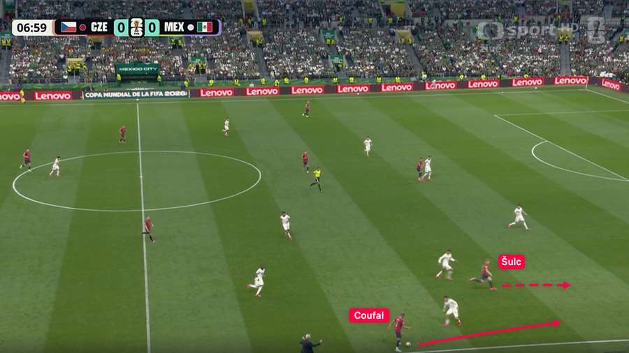En première mi-temps, les Tchèques ont montré des passes constructives prometteuses qui ont abouti à une fin de match dangereuse.