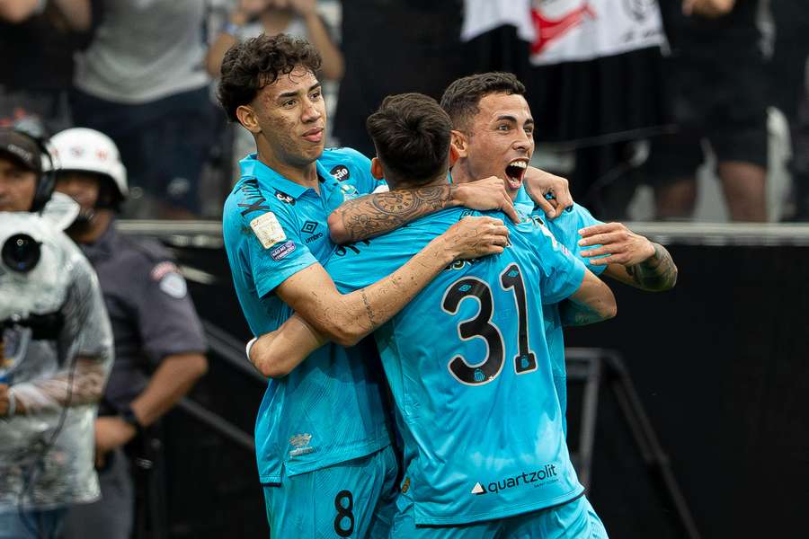 Santos venceu o Corinthians fora de casa Santos venceu o Corinthians fora de casa