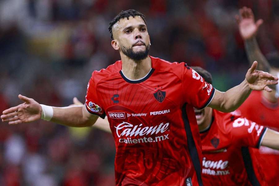 São Paulo anuncia retorno do zagueiro Dória após 11 anos