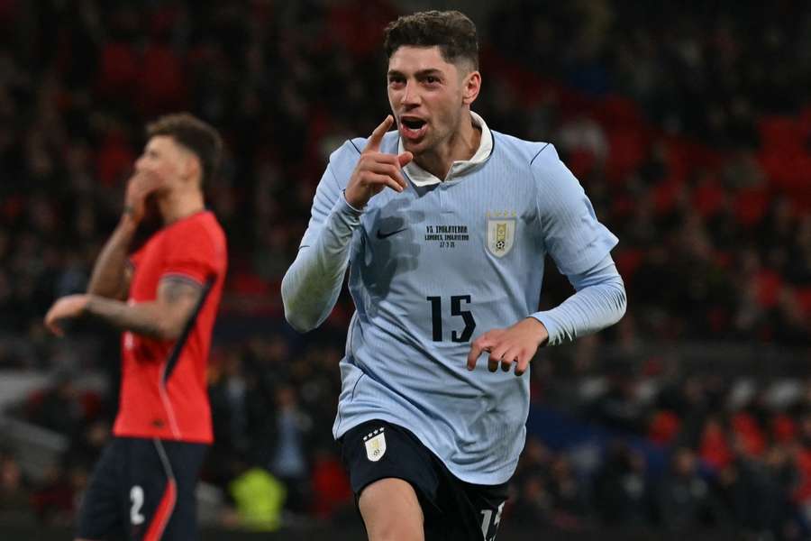 Fede Valverde celebra el empate de Uruguay en Londres