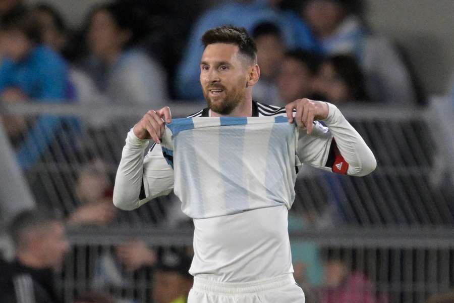 De acordo com o Diario Sport, Messi está prestes a ganhar a sua oitava Bola de Ouro