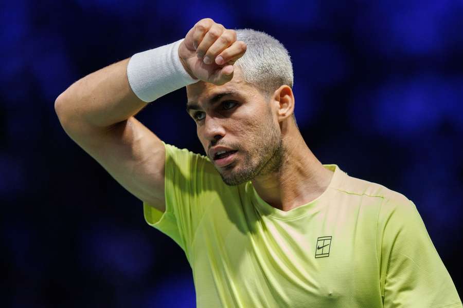 Carlos Alcaraz dohrál v Paříži už ve druhém kole. Carlos Alcaraz dohrál v Paříži už ve druhém kole.