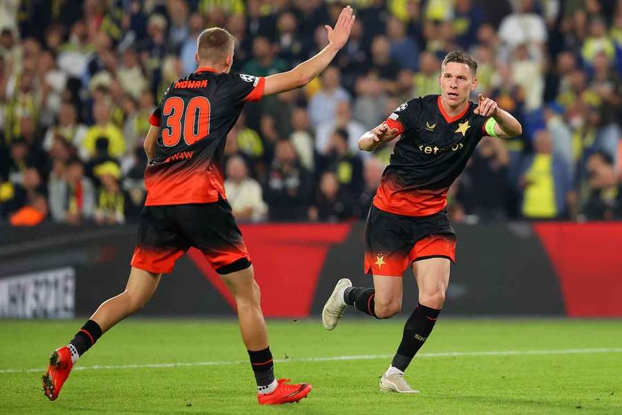 Slávista Lukáš Provod se gólově prosadil v Lize mistrů na hřišti Fenerbahce. Slávista Lukáš Provod se gólově prosadil v Lize mistrů na hřišti Fenerbahce.