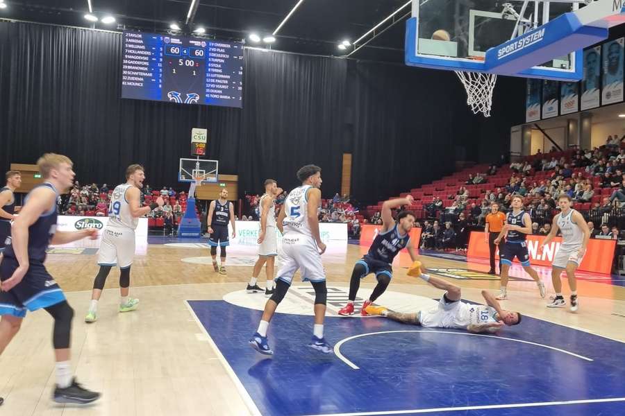 Donar en Landstede spelen spannende pot; thuisploeg wint aan hand van uitblinker Gaddefors