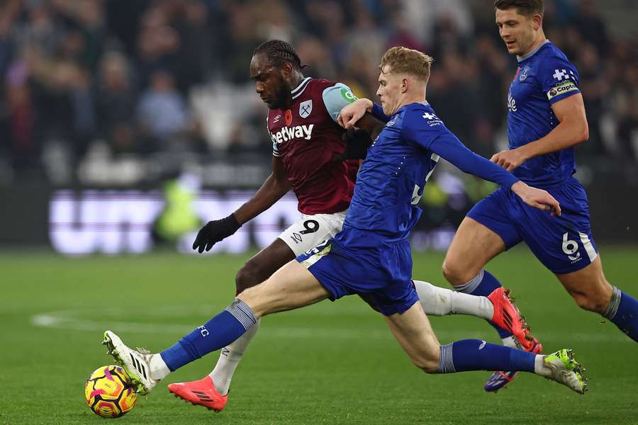 West Ham's Michail Antonio vies with Everton's Jarrad Branthwaite