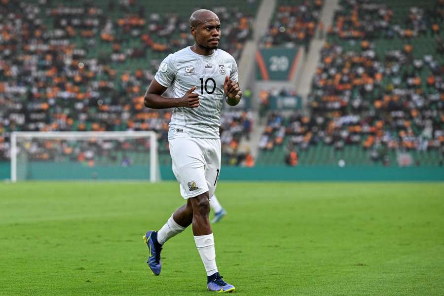 Percy Tau, atacantul Africii de Sud, reacționează în timpul Cupei Africii pe Națiuni Percy Tau, atacantul Africii de Sud, reacționează în timpul Cupei Africii pe Națiuni