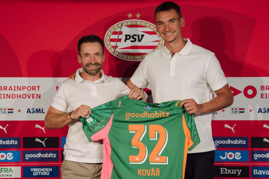 Nabídek bylo víc, přiznal Kovář po přesunu do PSV. Hašek byl prý se vším obeznámen Nabídek bylo víc, přiznal Kovář po přesunu do PSV. Hašek byl prý se vším obeznámen