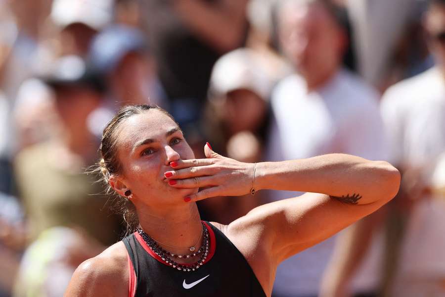 Sabalenka schickt Küsse ins Publikum Sabalenka schickt Küsse ins Publikum