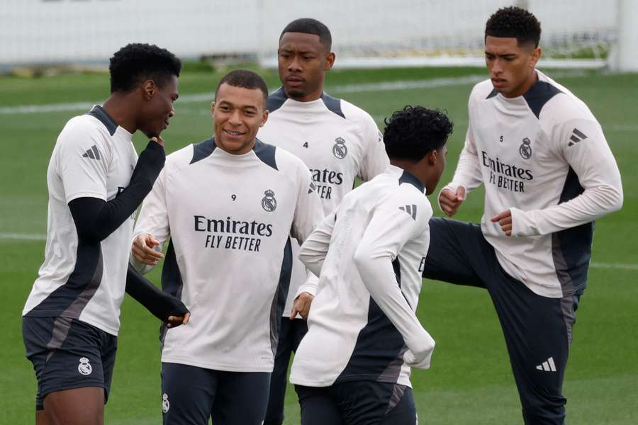 Tchouaméni, Mbappé, Endrick, Alaba y Bellingham, entrenando en la víspera del duelo ante el Arsenal