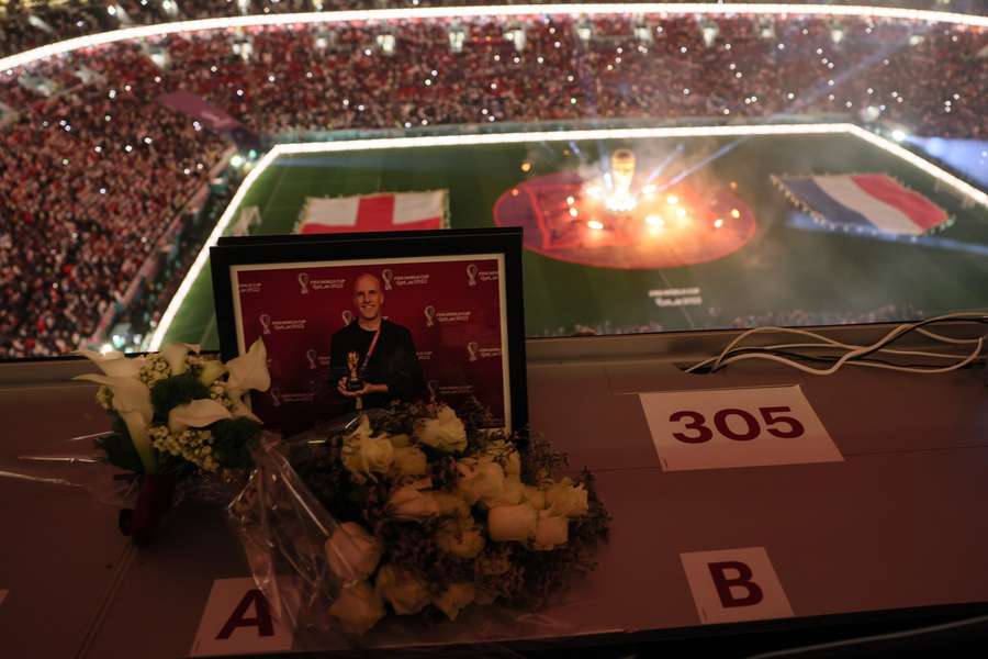 In het Al-Bayt Stadion werd Wahl herdacht door collega's