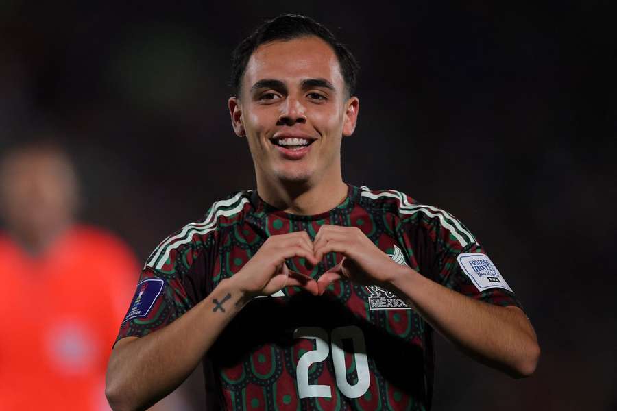Hugo Camberos entrou e fez dois gols em Chile 1x4 México