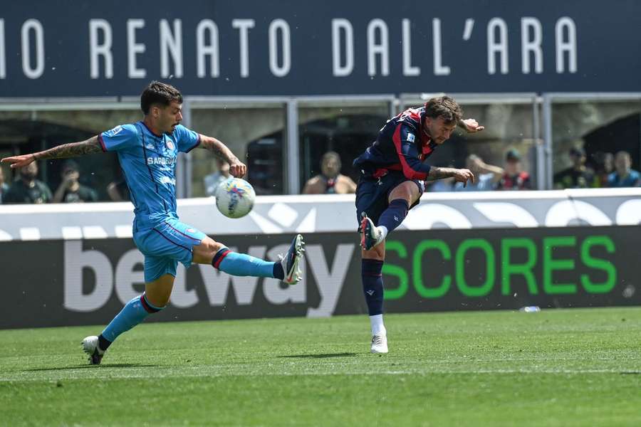 Il tiro di Bernardeschi al 26'