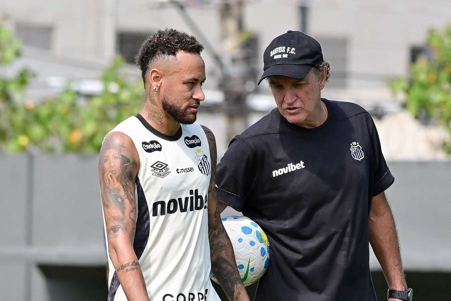 Cuca e Neymar em treino do Santos