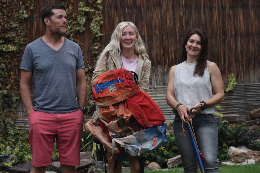 Azul Vieiro, en el centro, junto a los escaladores Juan Schiappa y Gabriela Cavallaro 