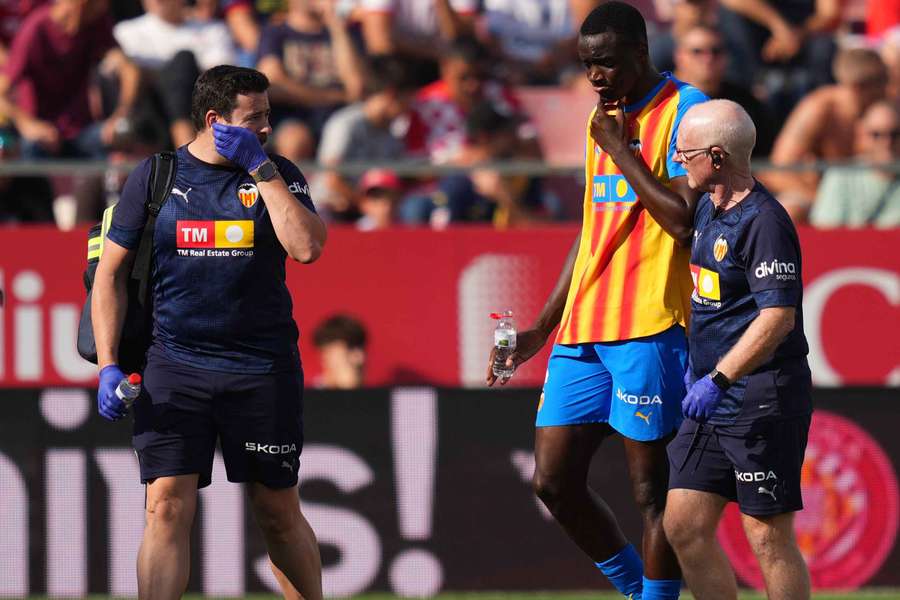 Diakhaby se retira lesionado en Montilivi