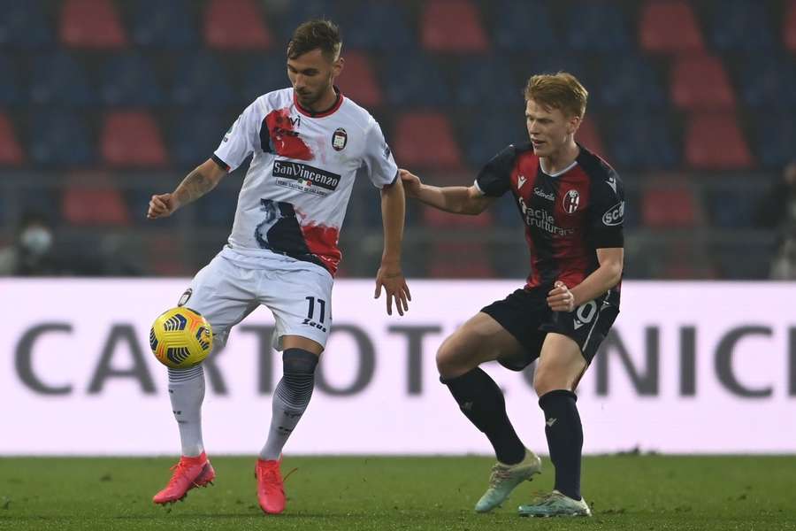 Denis Drăguș (stânga) în tricoul lui Crotone