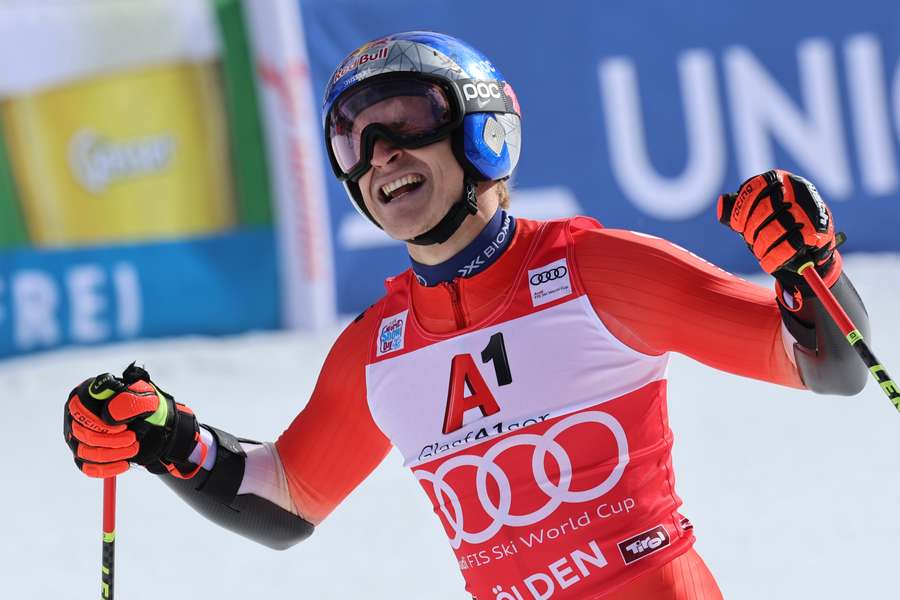 Suverén Odermatt vyhral obrovský slalom v Söldene, Žampa na 23. mieste