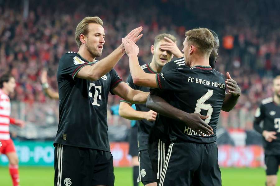 Harry Kane (l.) und Joshua Kimmich jubeln für die Bayern Harry Kane (l.) und Joshua Kimmich jubeln für die Bayern