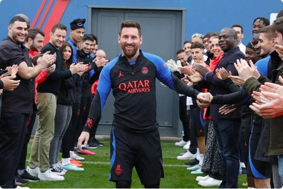 VIDEO: Messi a revenit la antrenamentele PSG. Colegii l-au primit cu aplauze