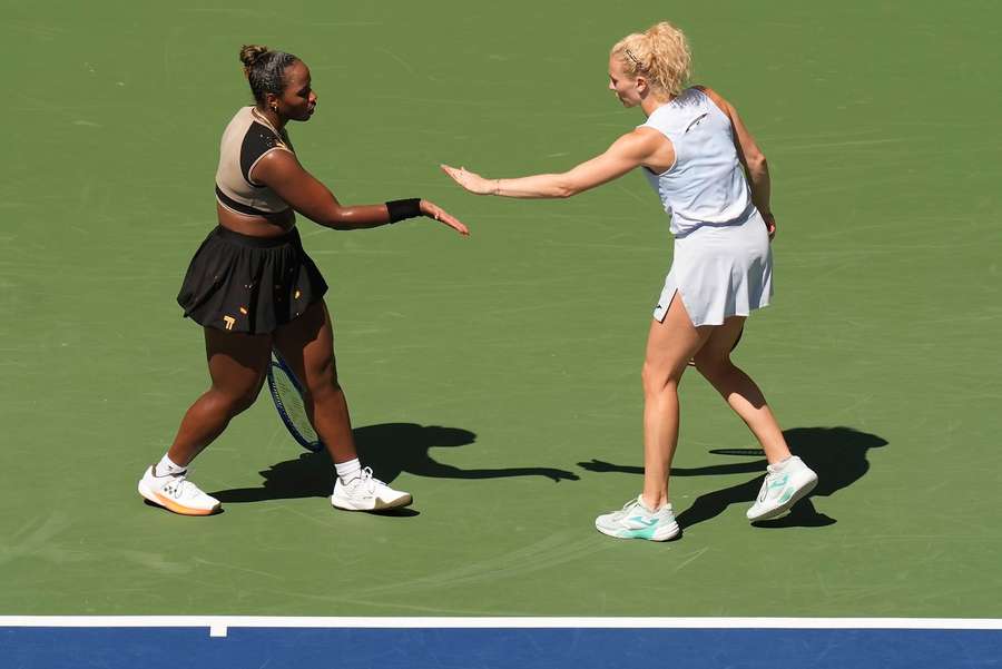  Siniaková s Townsendovou se utkají o finále s Mertensovou a Kuděrmetovovou.