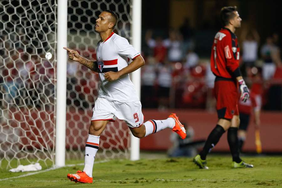 Luís Fabiano é o maior artilheiro do século com a camisa do São Paulo Luís Fabiano é o maior artilheiro do século com a camisa do São Paulo